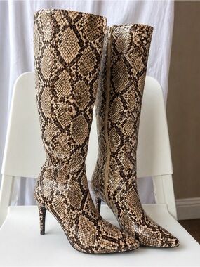 Snake Print Knee High Boots Pointed Toe Stiletto Size 8 Like New